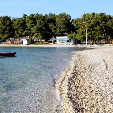 Guest house Double 13654a Pirovac